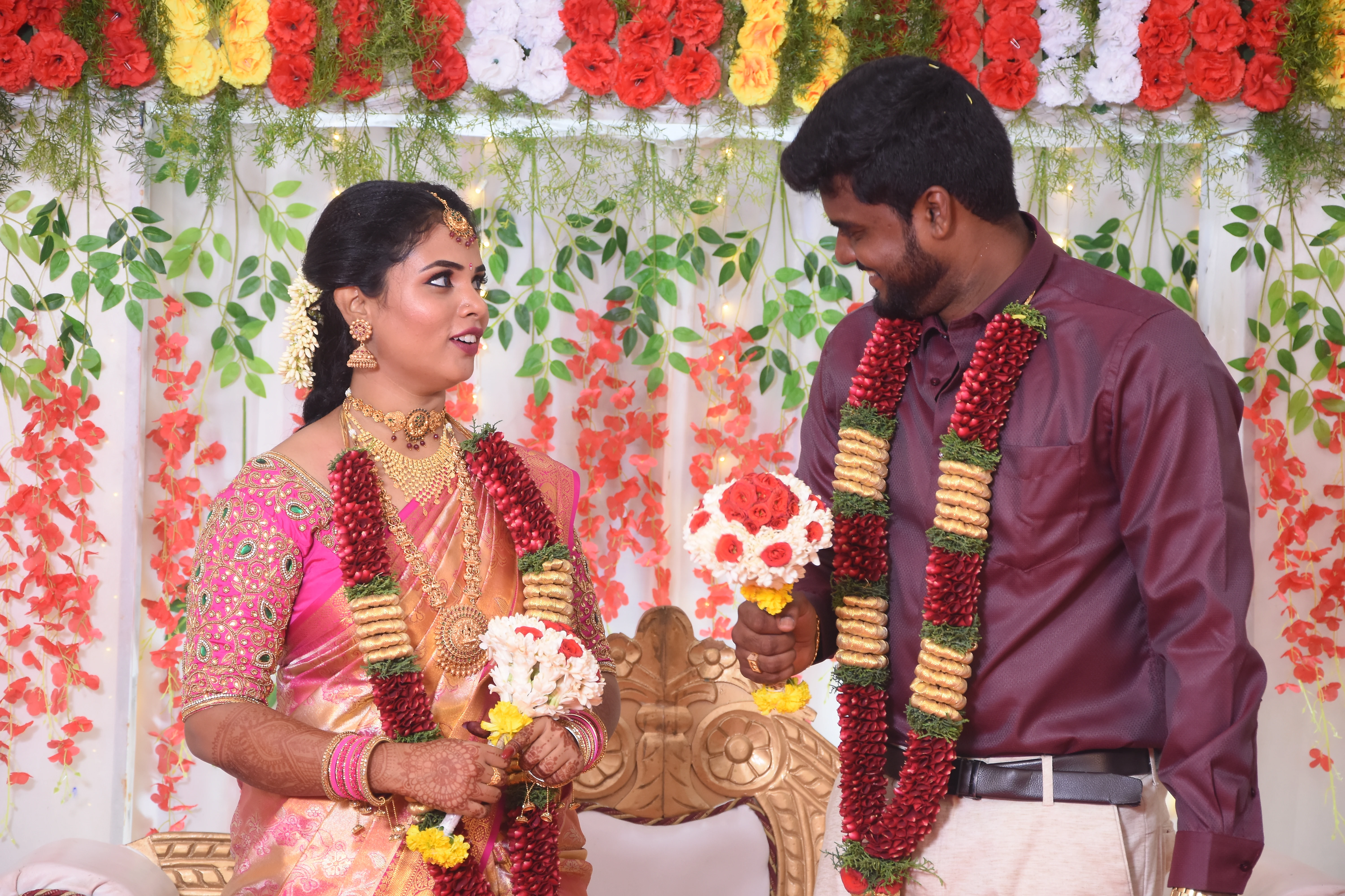 Memorable engagement photography with vibrant and romantic scenes